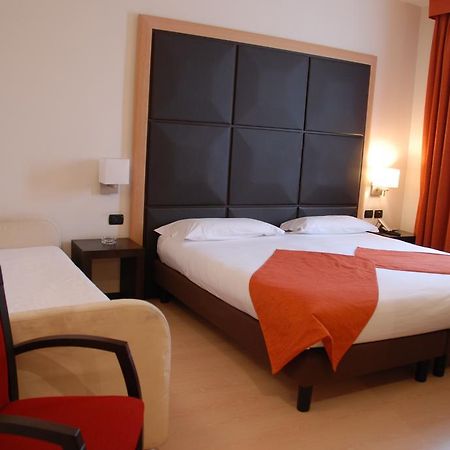 Hotel Metropolis Реджонель-Эмилия Экстерьер фото